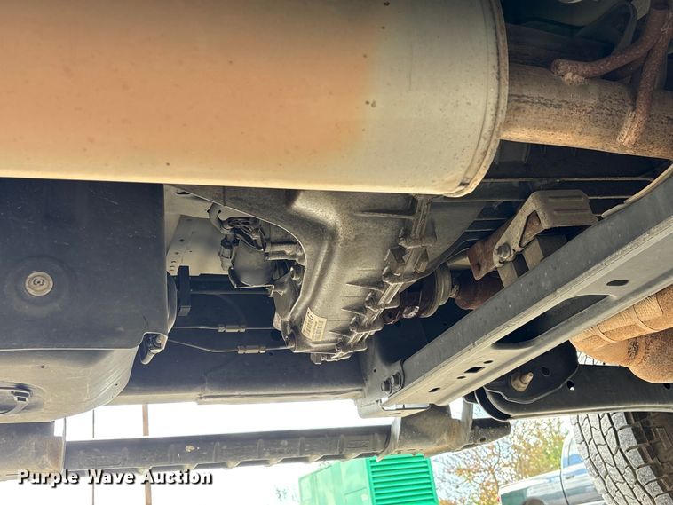 image for item EU7123 2019 Ford F250 Super Duty utility bed pickup truck