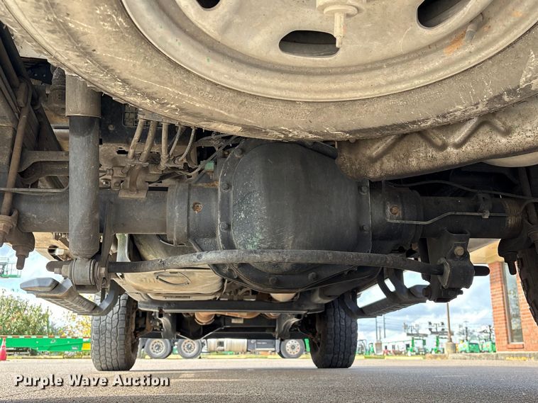 image for item EU7123 2019 Ford F250 Super Duty utility bed pickup truck