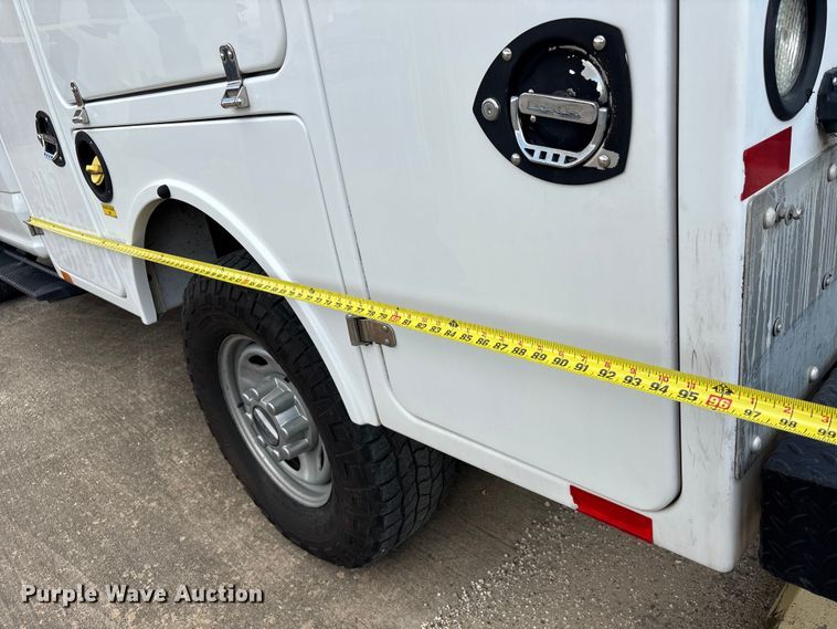 image for item EU7123 2019 Ford F250 Super Duty utility bed pickup truck