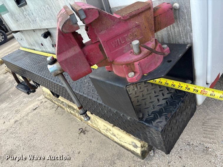 image for item EU7123 2019 Ford F250 Super Duty utility bed pickup truck