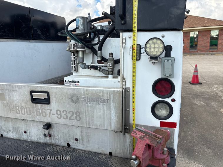 image for item EU7123 2019 Ford F250 Super Duty utility bed pickup truck