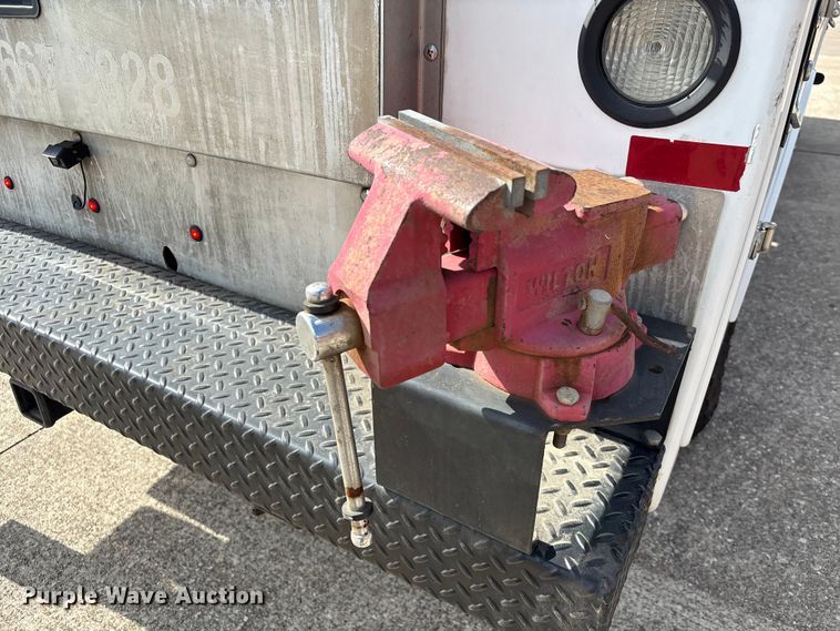 image for item EU7123 2019 Ford F250 Super Duty utility bed pickup truck