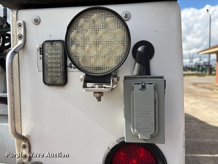 image for item EU7123 2019 Ford F250 Super Duty utility bed pickup truck