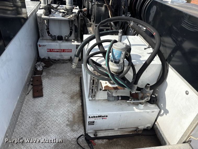 image for item EU7123 2019 Ford F250 Super Duty utility bed pickup truck