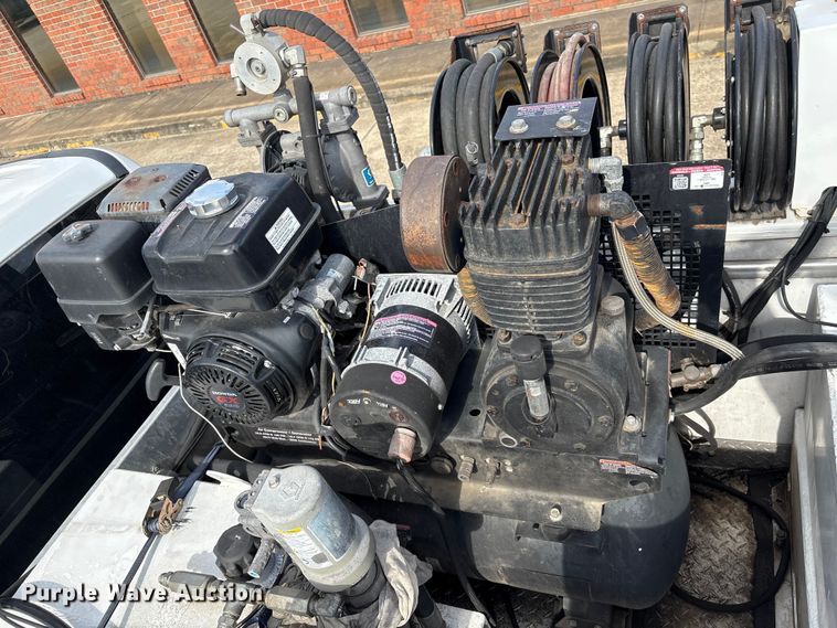 image for item EU7123 2019 Ford F250 Super Duty utility bed pickup truck