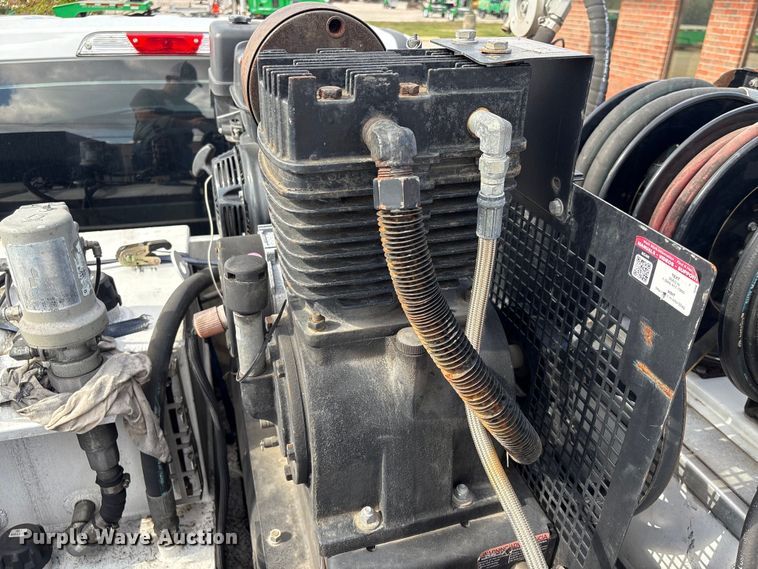 image for item EU7123 2019 Ford F250 Super Duty utility bed pickup truck