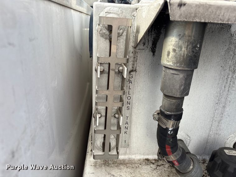 image for item EU7123 2019 Ford F250 Super Duty utility bed pickup truck