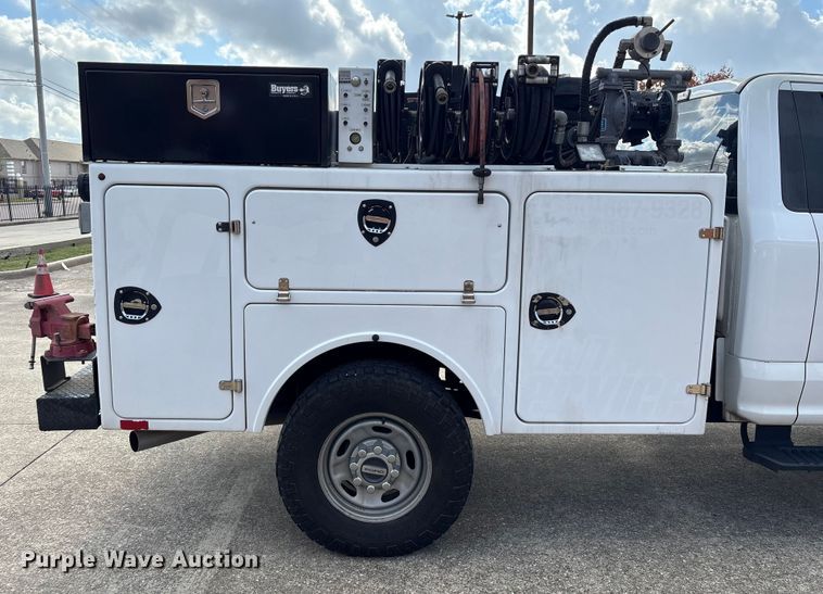 image for item EU7123 2019 Ford F250 Super Duty utility bed pickup truck