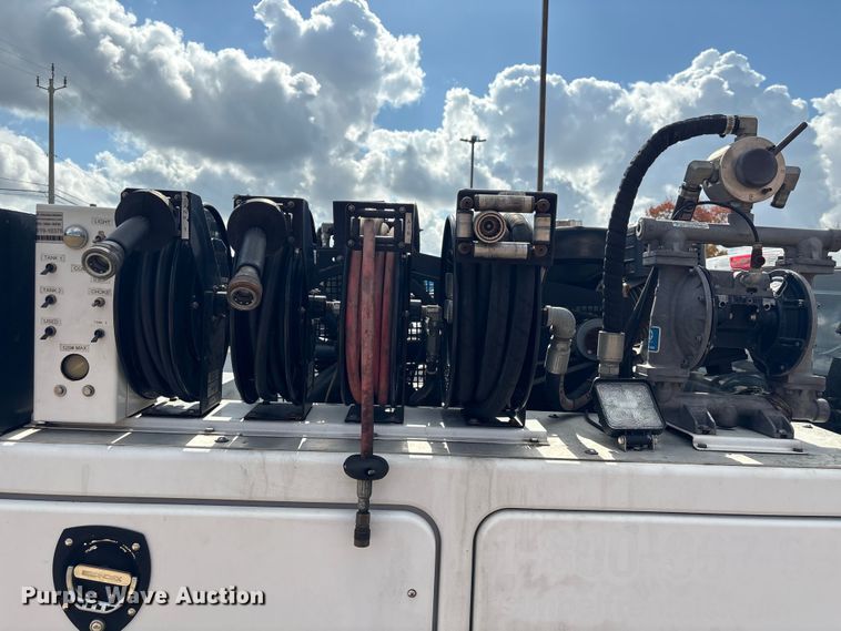 image for item EU7123 2019 Ford F250 Super Duty utility bed pickup truck