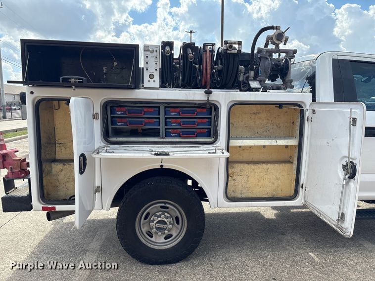 image for item EU7123 2019 Ford F250 Super Duty utility bed pickup truck