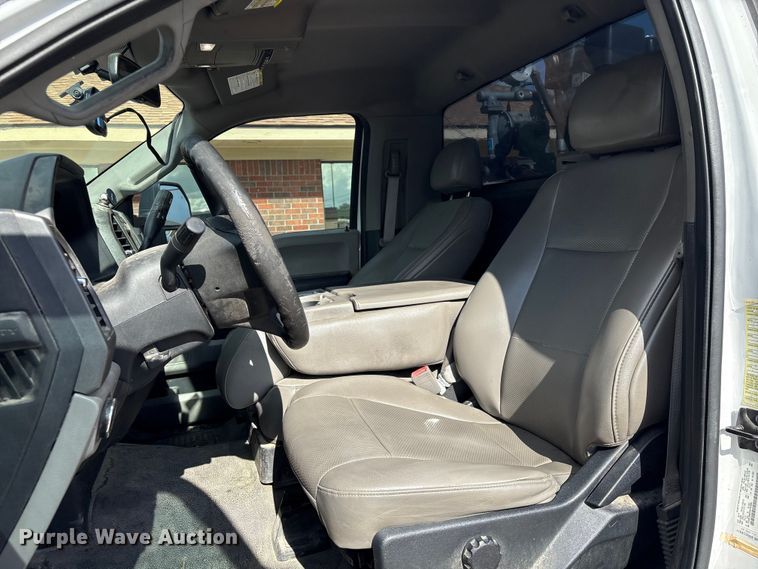 image for item EU7123 2019 Ford F250 Super Duty utility bed pickup truck