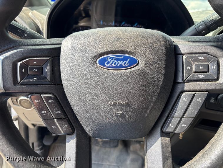 image for item EU7123 2019 Ford F250 Super Duty utility bed pickup truck