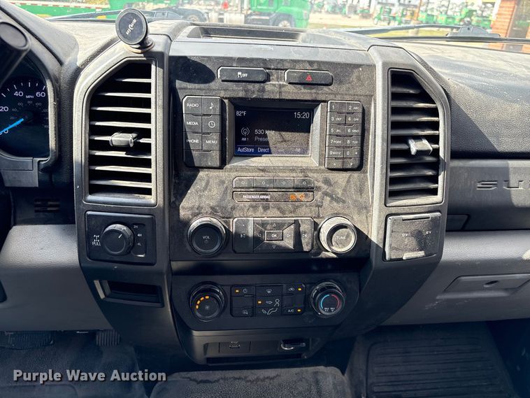 image for item EU7123 2019 Ford F250 Super Duty utility bed pickup truck