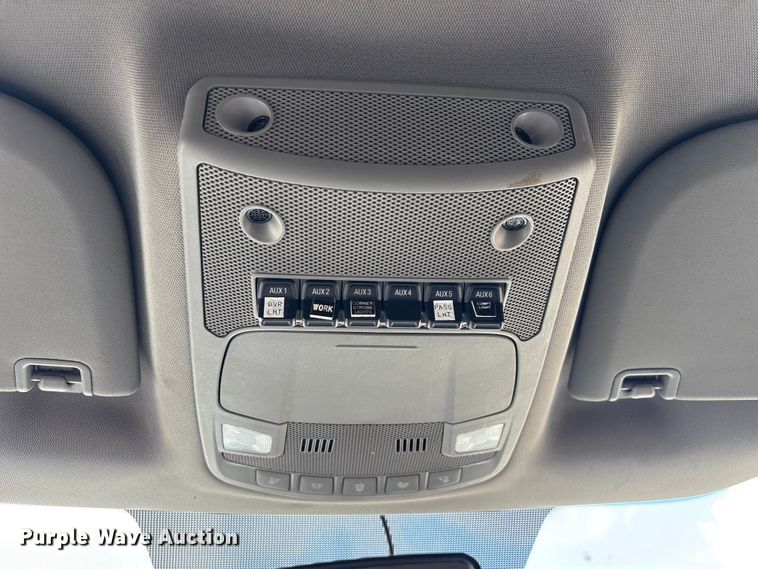 image for item EU7123 2019 Ford F250 Super Duty utility bed pickup truck