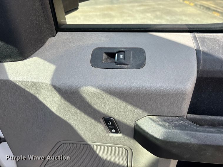 image for item EU7123 2019 Ford F250 Super Duty utility bed pickup truck