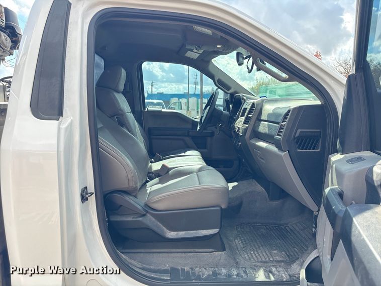 image for item EU7123 2019 Ford F250 Super Duty utility bed pickup truck