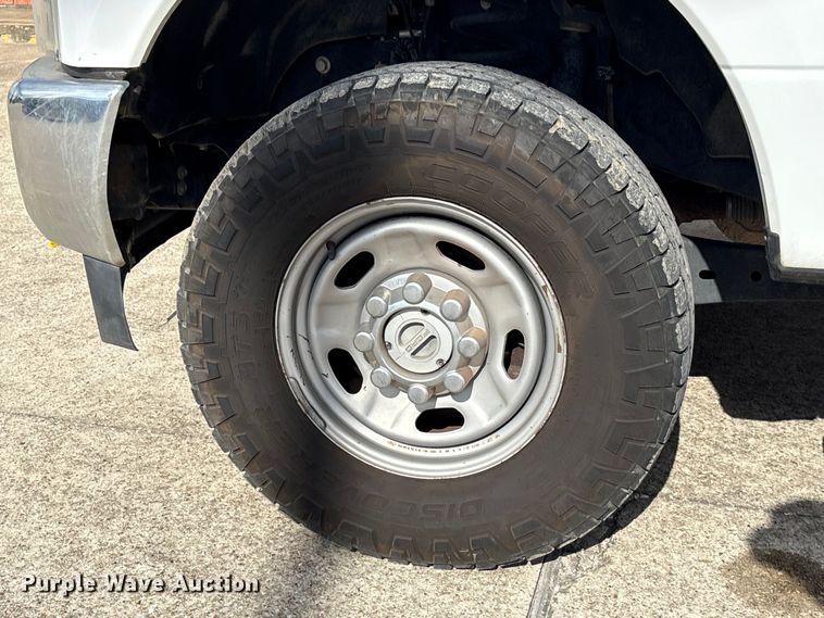 image for item EU7123 2019 Ford F250 Super Duty utility bed pickup truck