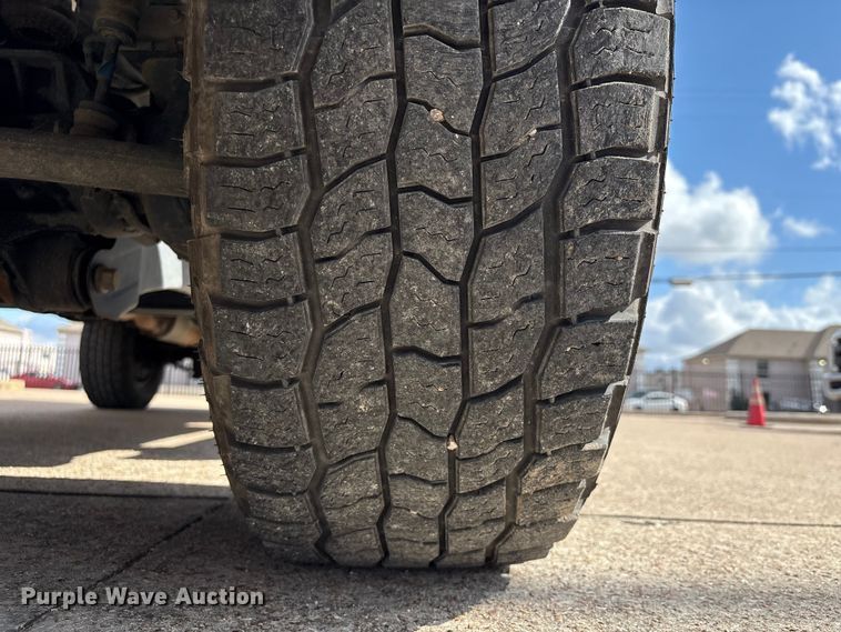 image for item EU7123 2019 Ford F250 Super Duty utility bed pickup truck