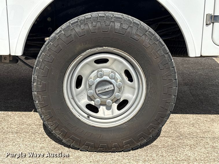 image for item EU7123 2019 Ford F250 Super Duty utility bed pickup truck