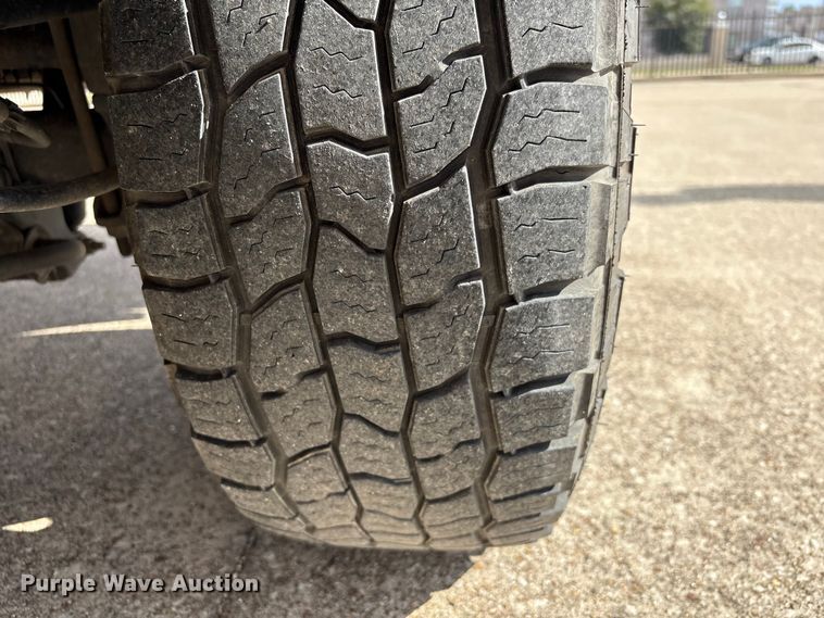 image for item EU7123 2019 Ford F250 Super Duty utility bed pickup truck