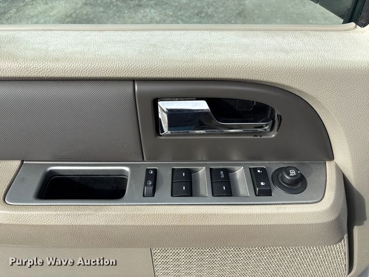 image for item EU7128 2011 Ford Expedition SUV