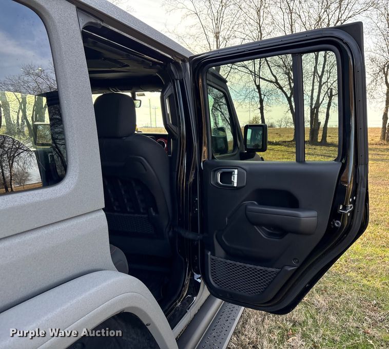 image for item EV2588 2021 Jeep Wrangler SUV