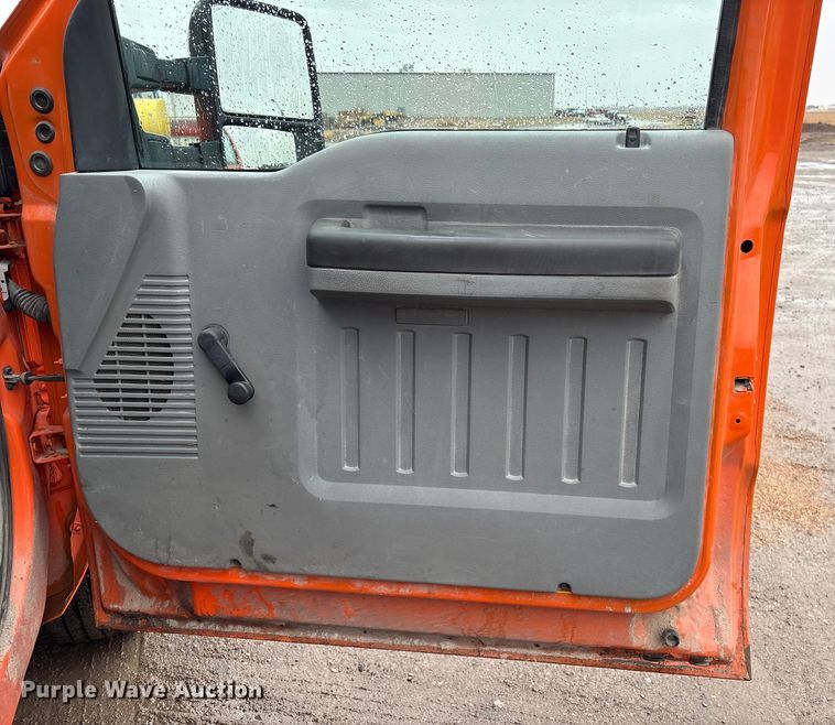 image for item FG2525 2015 Ford F350 utility bed pickup truck