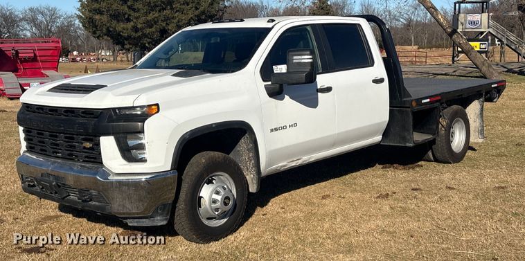 image for item FI0115 2022 Chevrolet Silverado 3500HD Crew Cab flatbed truck