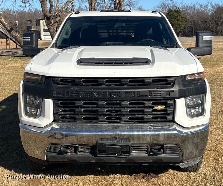 image for item FI0115 2022 Chevrolet Silverado 3500HD Crew Cab flatbed truck