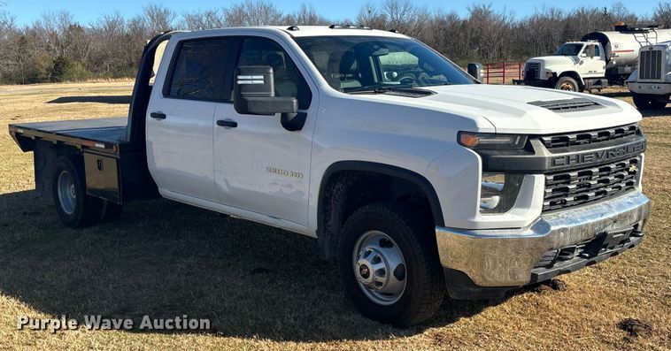 image for item FI0115 2022 Chevrolet Silverado 3500HD Crew Cab flatbed truck