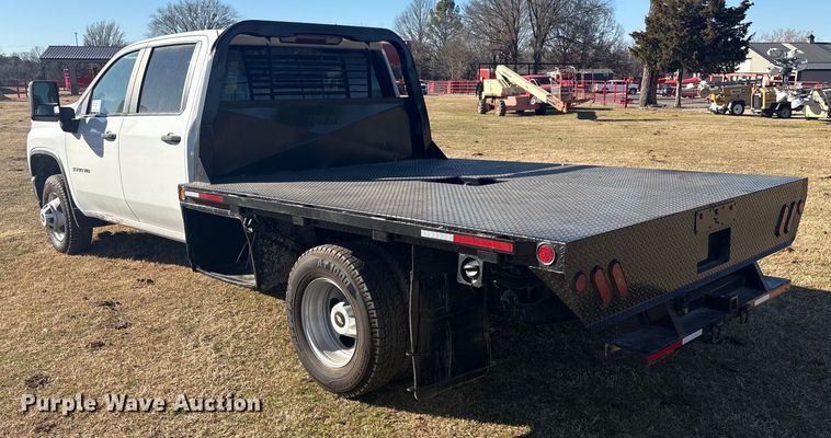 image for item FI0115 2022 Chevrolet Silverado 3500HD Crew Cab flatbed truck