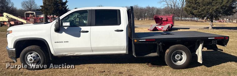image for item FI0115 2022 Chevrolet Silverado 3500HD Crew Cab flatbed truck