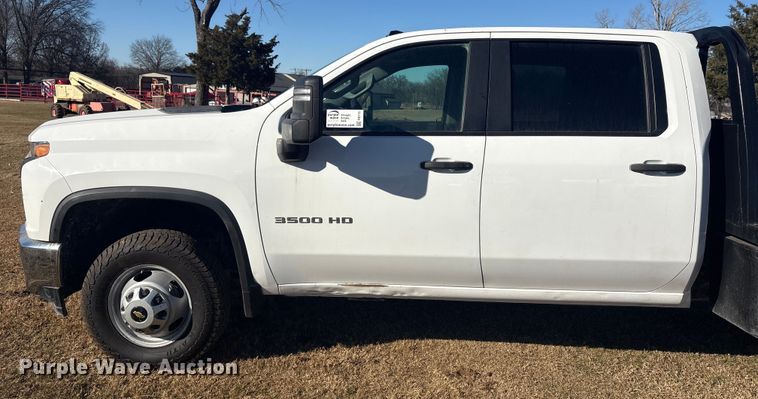 image for item FI0115 2022 Chevrolet Silverado 3500HD Crew Cab flatbed truck