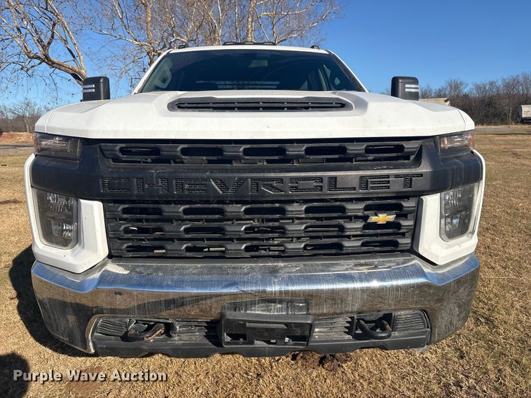 image for item FI0115 2022 Chevrolet Silverado 3500HD Crew Cab flatbed truck