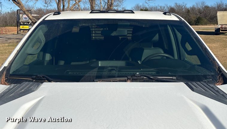 image for item FI0115 2022 Chevrolet Silverado 3500HD Crew Cab flatbed truck