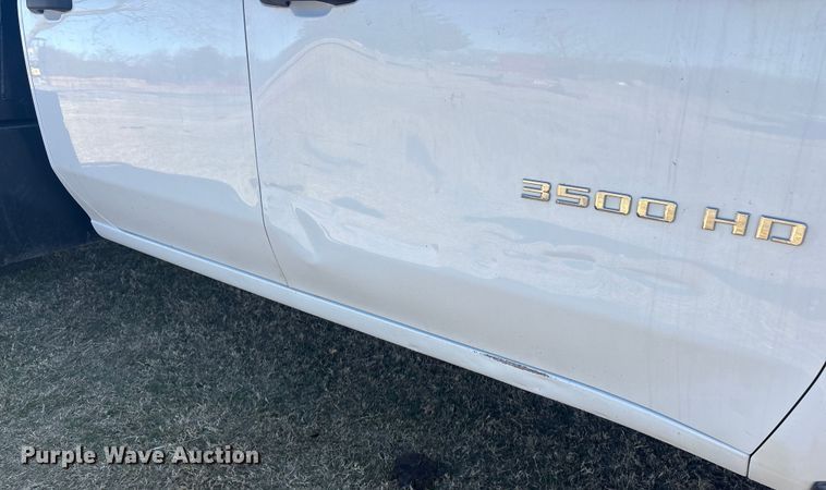 image for item FI0115 2022 Chevrolet Silverado 3500HD Crew Cab flatbed truck