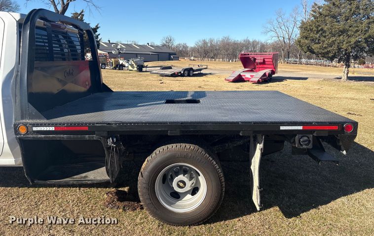 image for item FI0115 2022 Chevrolet Silverado 3500HD Crew Cab flatbed truck