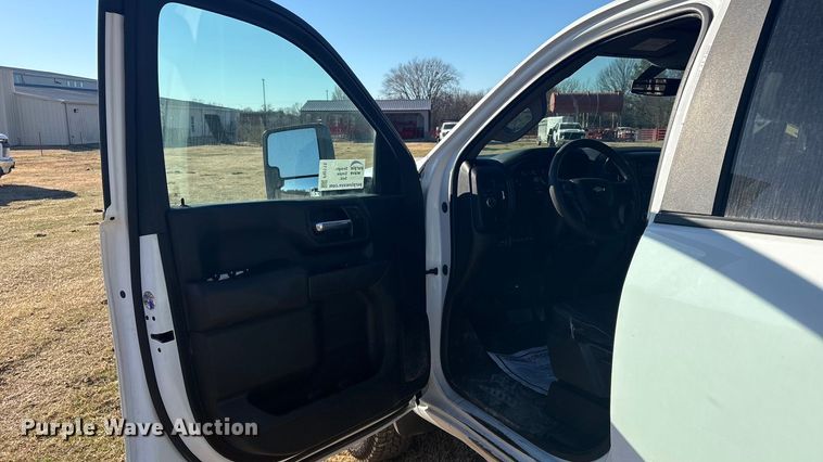 image for item FI0115 2022 Chevrolet Silverado 3500HD Crew Cab flatbed truck