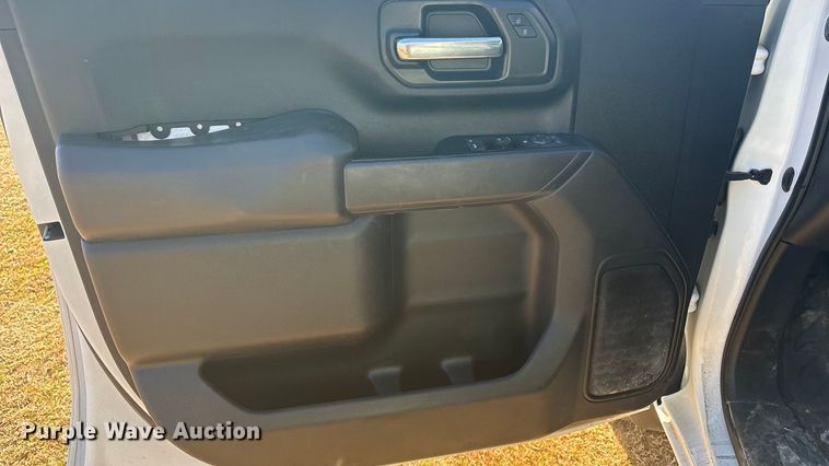 image for item FI0115 2022 Chevrolet Silverado 3500HD Crew Cab flatbed truck