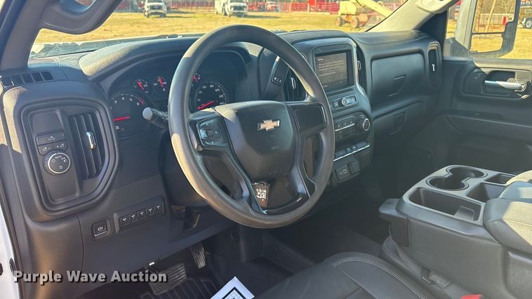 image for item FI0115 2022 Chevrolet Silverado 3500HD Crew Cab flatbed truck