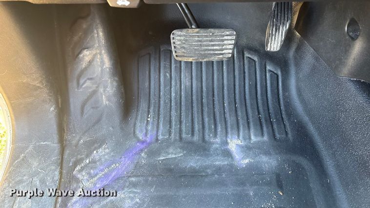 image for item FI0115 2022 Chevrolet Silverado 3500HD Crew Cab flatbed truck