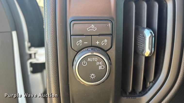 image for item FI0115 2022 Chevrolet Silverado 3500HD Crew Cab flatbed truck