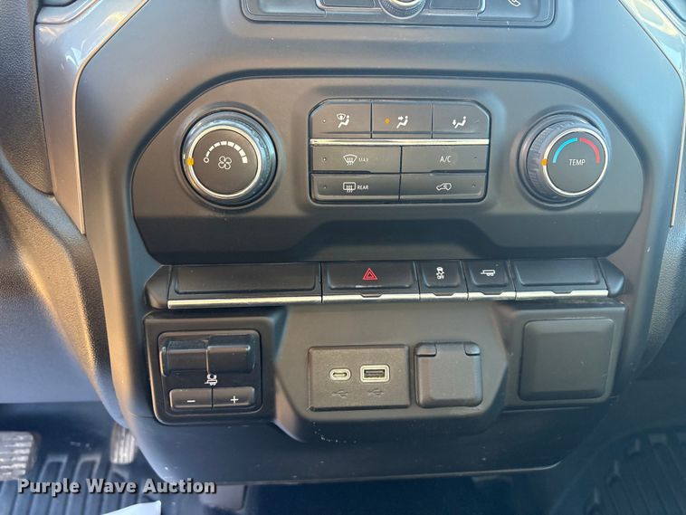 image for item FI0115 2022 Chevrolet Silverado 3500HD Crew Cab flatbed truck