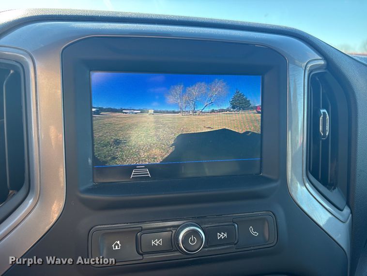 image for item FI0115 2022 Chevrolet Silverado 3500HD Crew Cab flatbed truck