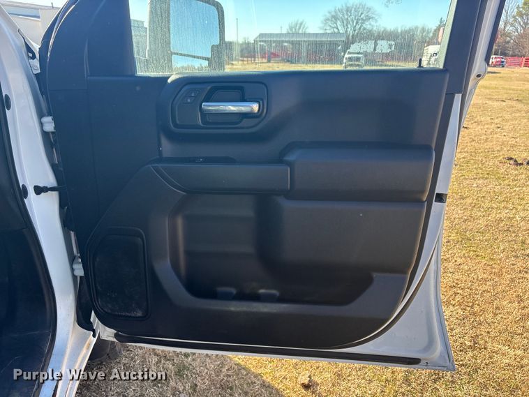 image for item FI0115 2022 Chevrolet Silverado 3500HD Crew Cab flatbed truck