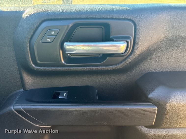 image for item FI0115 2022 Chevrolet Silverado 3500HD Crew Cab flatbed truck