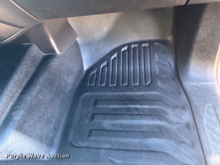 image for item FI0115 2022 Chevrolet Silverado 3500HD Crew Cab flatbed truck