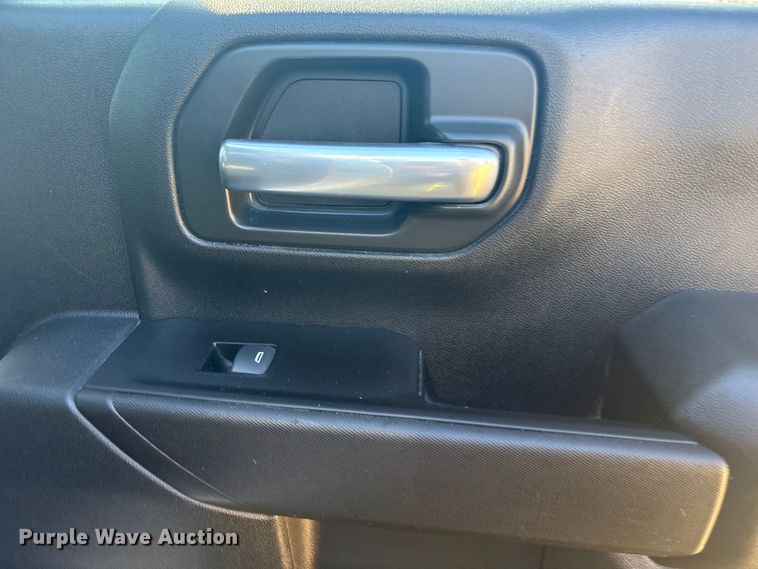 image for item FI0115 2022 Chevrolet Silverado 3500HD Crew Cab flatbed truck