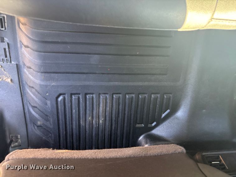 image for item FI0115 2022 Chevrolet Silverado 3500HD Crew Cab flatbed truck