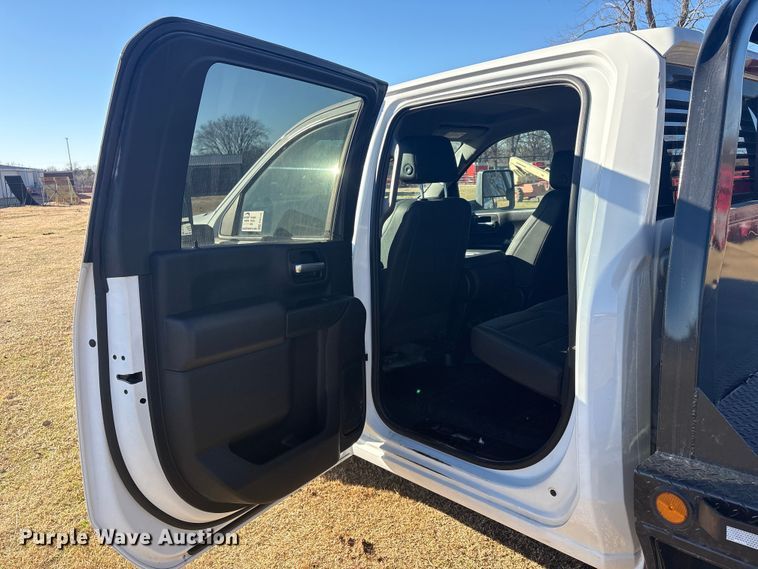 image for item FI0115 2022 Chevrolet Silverado 3500HD Crew Cab flatbed truck